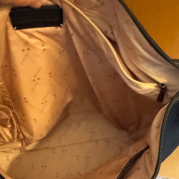 Caraa Black Leather Tote Bag - Picture 3 of 11